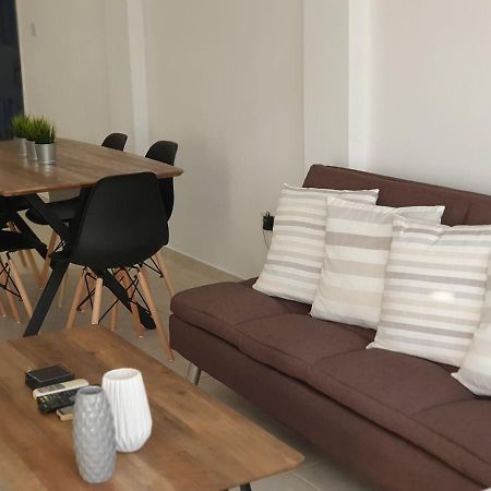 Apartamento Central Gem - 10 Min Walk To The Sea, Harbor And Mall Paphos Exterior foto