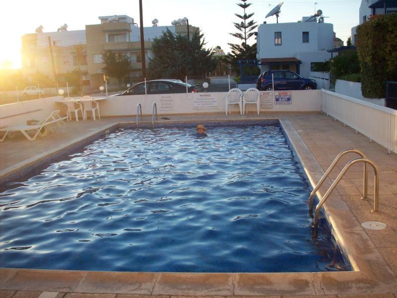 Apartamento Central Gem - 10 Min Walk To The Sea, Harbor And Mall Paphos Exterior foto