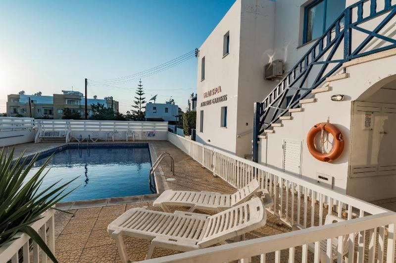Apartamento Central Gem - 10 Min Walk To The Sea, Harbor And Mall Paphos Exterior foto