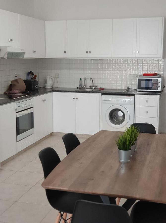 Apartamento Central Gem - 10 Min Walk To The Sea, Harbor And Mall Paphos Exterior foto
