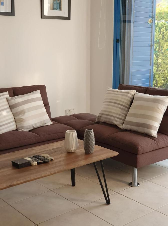 Apartamento Central Gem - 10 Min Walk To The Sea, Harbor And Mall Paphos Exterior foto