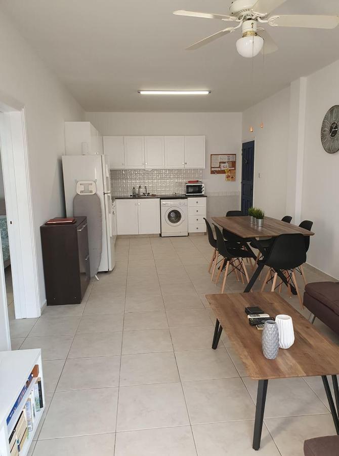 Apartamento Central Gem - 10 Min Walk To The Sea, Harbor And Mall Paphos Exterior foto