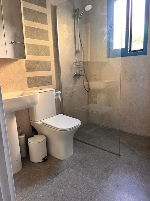 Apartamento Central Gem - 10 Min Walk To The Sea, Harbor And Mall Paphos Exterior foto