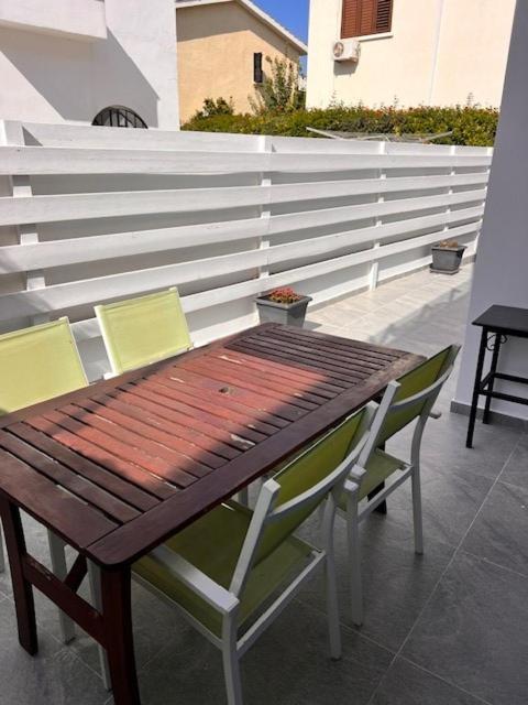 Apartamento Central Gem - 10 Min Walk To The Sea, Harbor And Mall Paphos Exterior foto